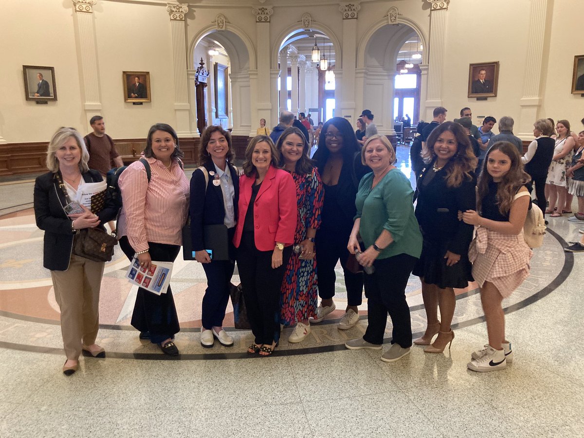 HaleyPHorner's tweet photo. I am thankful for the opportunity to spend the day in Austin meeting with legislators regarding SB8.  Partnering with @RYHT_CollnDentn &amp; @antraasa to advocate for what’s BEST for a kids made for a great Friday! #NOtovouchers #vOUCHersHurt https://t.co/vIqDOHJg1Z