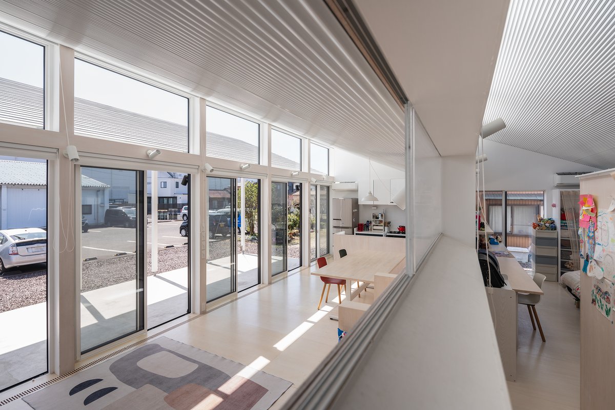 “I always try to create a delightful architecture that allows people to feel connected to nature, even in dense urban areas." - Norihisa Kawashima
--
simpledwelling.net/homes/saw-toot…