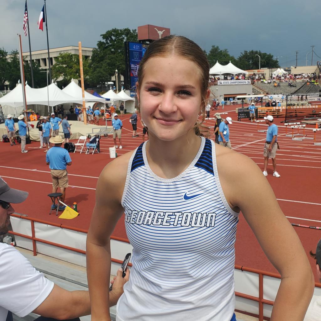 Karina with a vault of 12'6' finishes in 4th place at the State Meet. So proud of you Karina. A great season and a great high school career. Excited to see how high you soar at @AF_TFXC