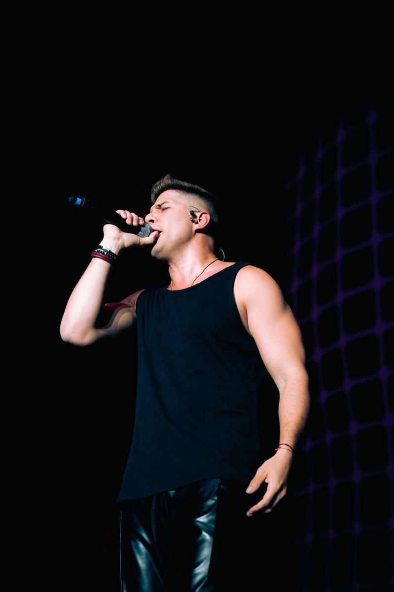 ¡EMPEZAMOS BAILANDO “MUEVELAO” ESTA NOCHE! De <a href="/Lionlazaro/">Lion lazaro</a> 🔥🔥🔥 Desde ya nuestro público se puso a bailar 🤩💥
