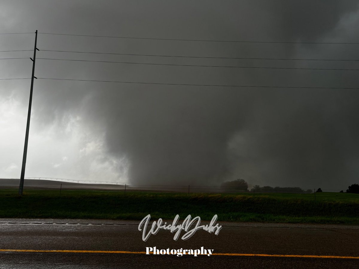 WickyDubs2's tweet photo. Well, releasing shots for today. Todays been wild and I really can’t believe it. We actually were in front of dominator at one point accidentally as the tornado was about to cross and we waved for them to go for it

Two large tornadoes and many funnels for 2023. #stormhour https://t.co/gvkpLqHeat