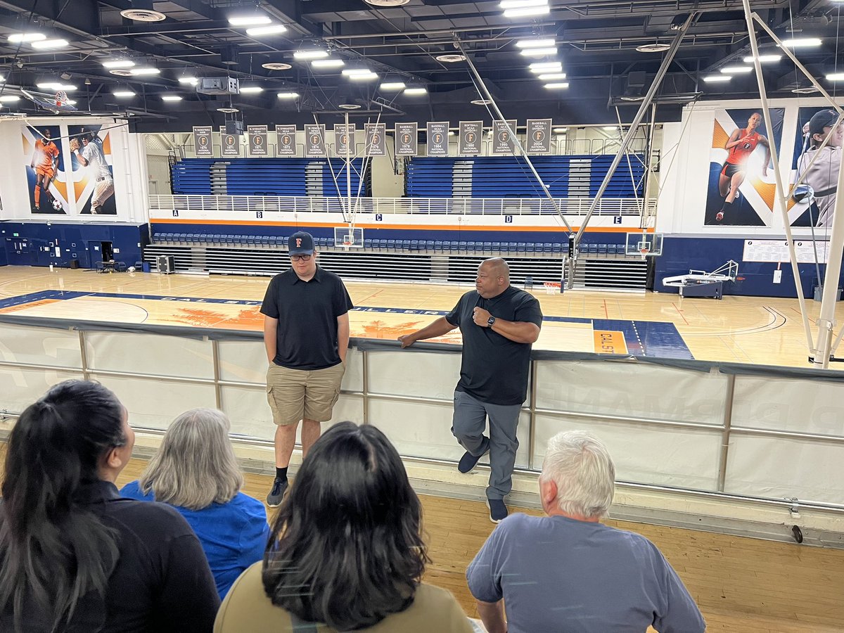 csuf's tweet photo. Thanks Tim Jackson, asst athletic director of Broadcasting, Facility &amp; Events for @FullertonTitans and student Bryce Bautista, for showing our CSUF communicators the Titan Sports Network studios. 120 athletics events a year!!! @espn+ @BigWestSports GREAT WORK. https://t.co/LjP5eofKG8