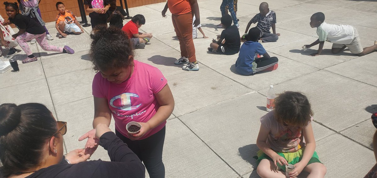 Dr. Weeks 2nd Grade tweet media