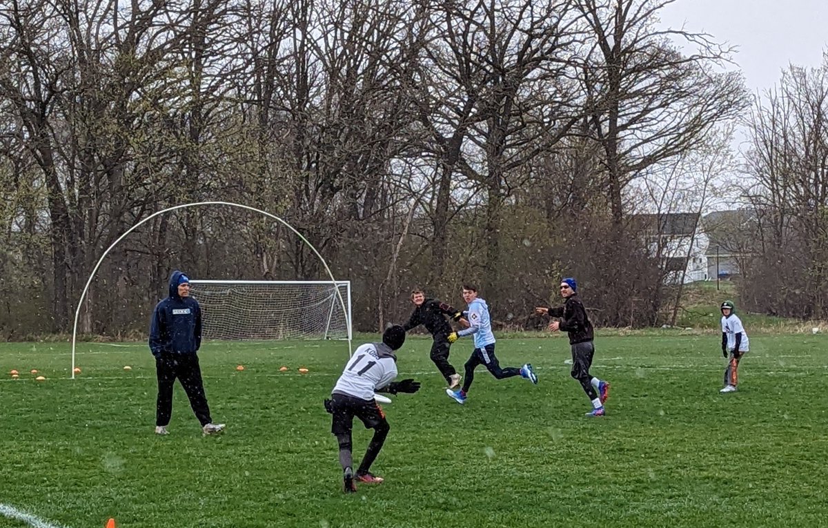 SPOpenUltimate's tweet image. Community goalty in SP is ON for tomorrow at 9:30 AM at Creekside Elementary, and we&apos;re here for it!  Moms and mom figures are always welcome.  #sunprairie #sunprairiewi #frisbee