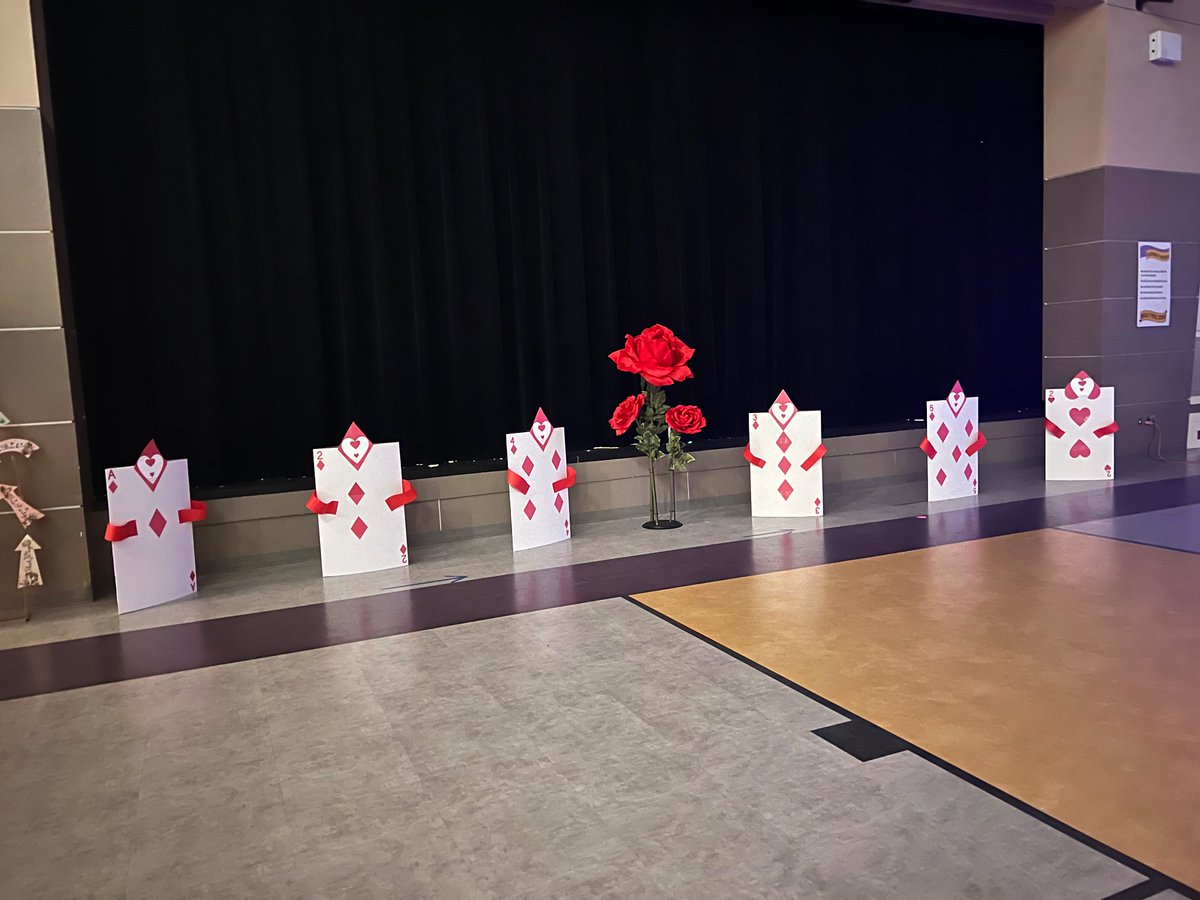 Amanda6Leigh's tweet photo. What a beautiful start to my Mothers Day Weekend! ♥️♠️ Thank you for the great party, PHE! #offtowonderland @PurpleHeart_ES https://t.co/5vtSbiJx4A