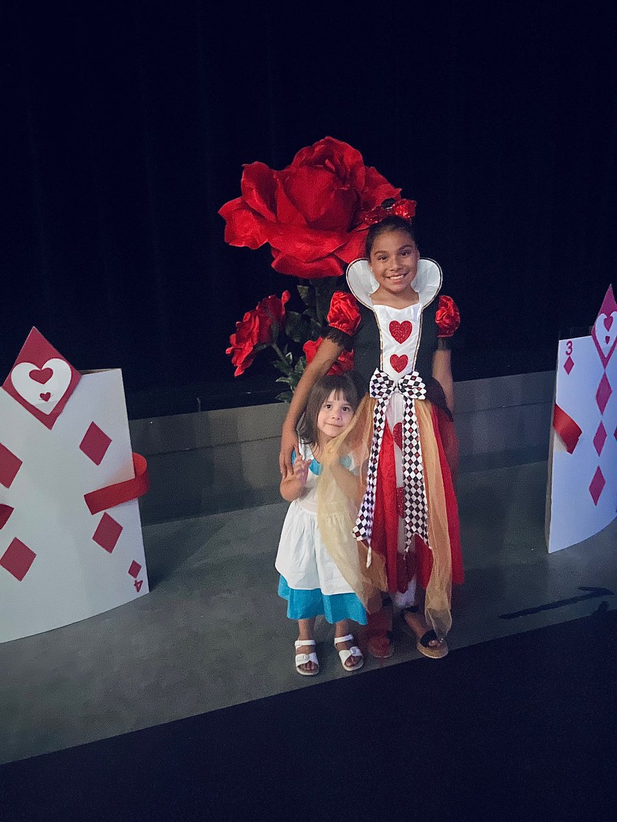 Amanda6Leigh's tweet photo. What a beautiful start to my Mothers Day Weekend! ♥️♠️ Thank you for the great party, PHE! #offtowonderland @PurpleHeart_ES https://t.co/5vtSbiJx4A