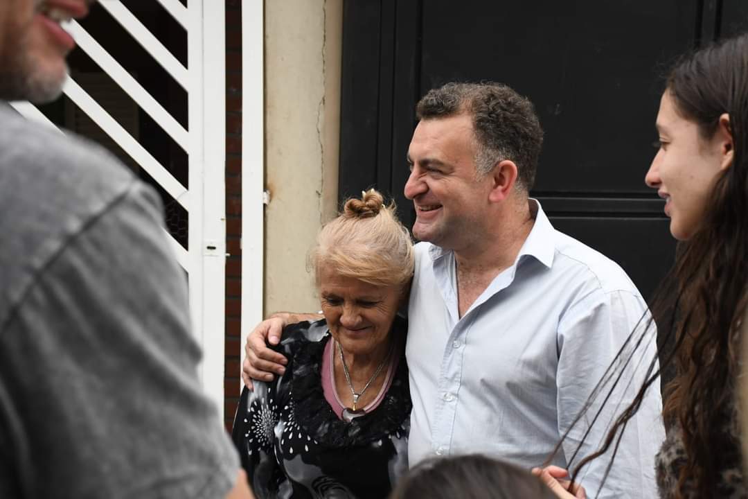 AlbarracinDif's tweet photo. Queremos que progrese cada rincón de nuestra ciudad, con viviendas, obras y trabajo. Queremos que el Barrio Riera sea parte del desarrollo de Concepción y sé que con estos candidatos a concejales que me acompañan lo haremos.
Vamos todos por #LaConcepciónQueQueremos/ ❤️ https://t.co/RNklIvIAEG