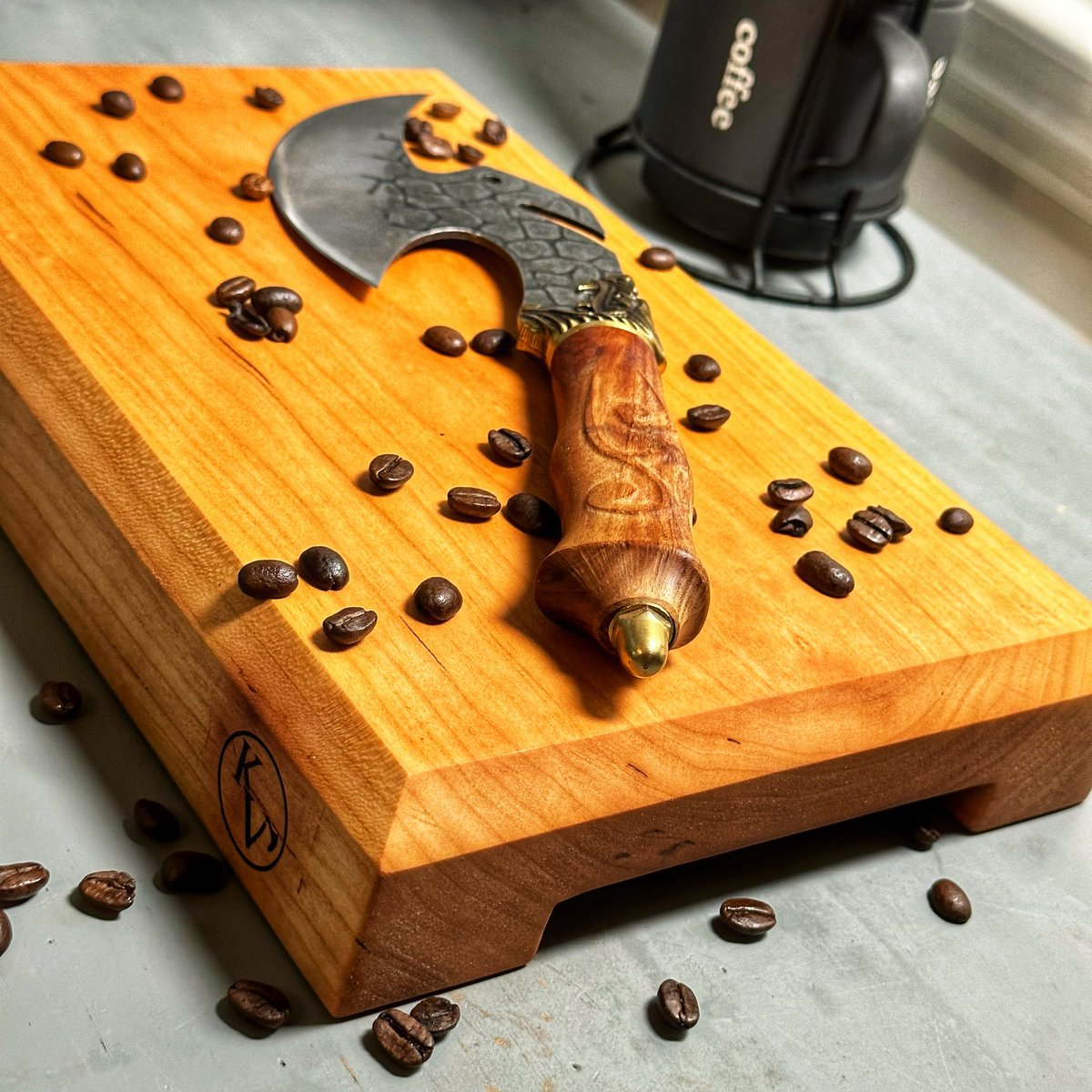VikingValour's tweet photo. Really loving this tapered profile on this solid cherry cutting board https://t.co/xubTKAmd1Y