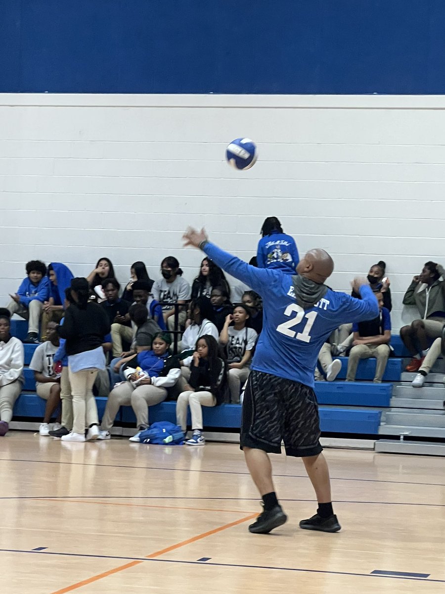 ElementaryLake's tweet photo. Our Pelicans soared over to a volleyball game this afternoon, LPE vs St John the Baptist Parish Sheriff's Office. It was a great time had by all. Both teams played hard and gave their all. Way to go Pels and SJSO! https://t.co/gsk9lE5moT