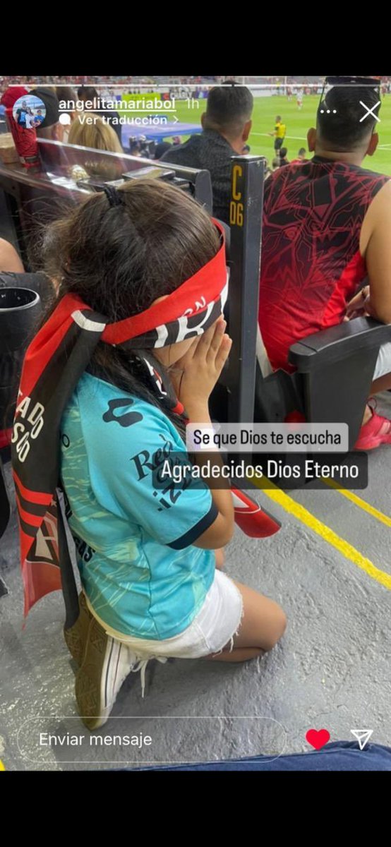 Adrian87528623's tweet photo. Esto es atlas,amor al equipo,los colores.
Que hermosa imagen.
@Kmilovargas12 y sus hijos defienden los colores y el equipo,como nadie.
#CRE4MOS https://t.co/5f7ke0KbaD