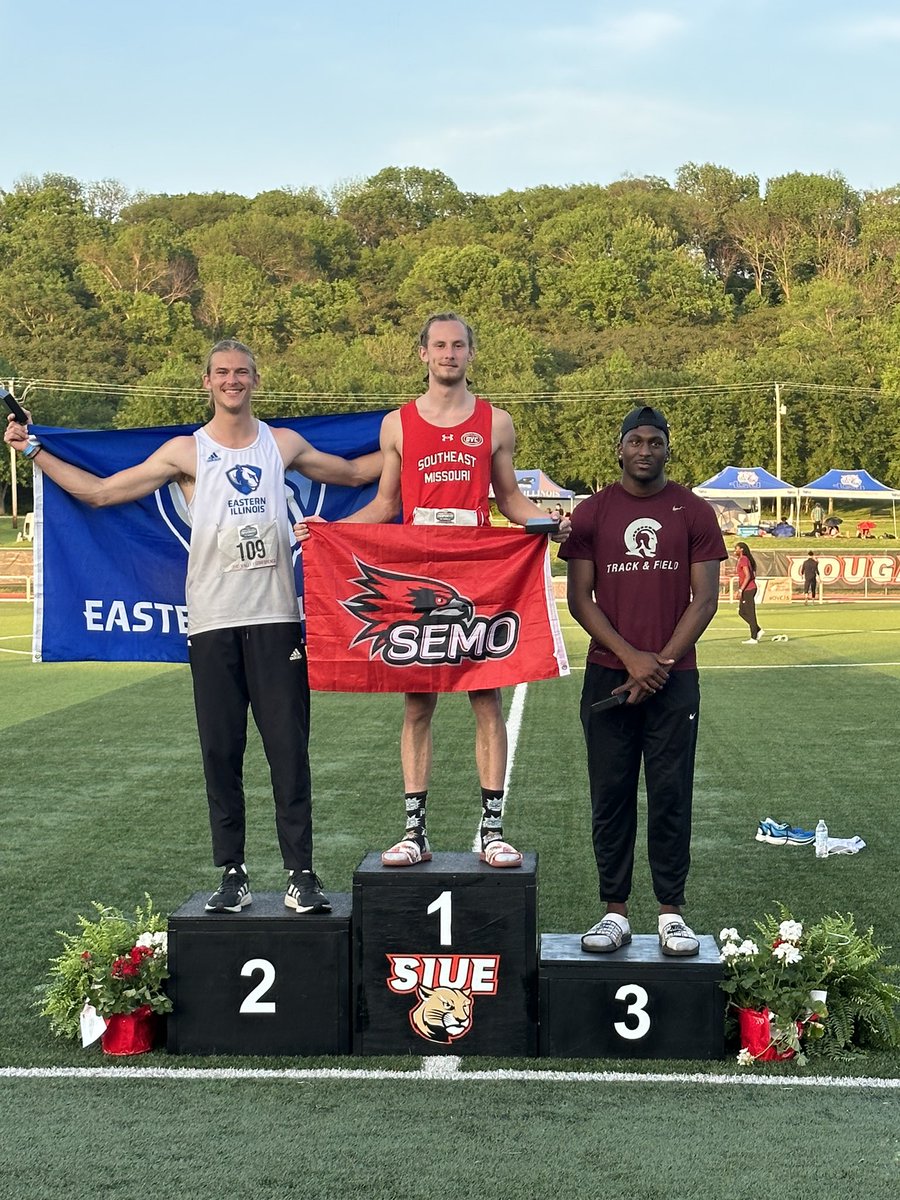 🚨School Record🚨
Ramsey Hunt places 🥈in the Long jump and furthers his school record with a jump of 7.96m!! It now puts him tied for #4th in the Region and tied for #9th in the Nation