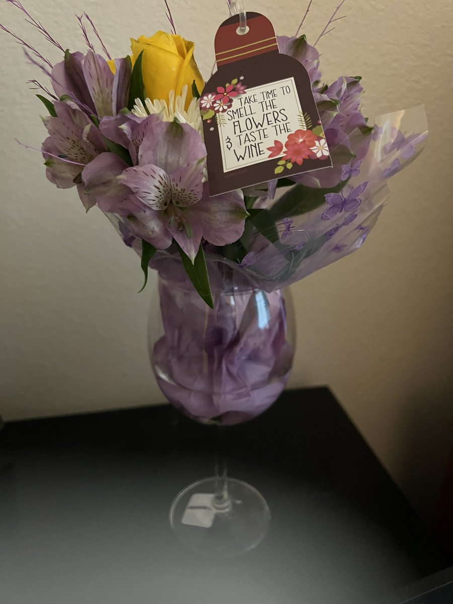 Thank you @Middletown_Supt @hensley_keri @M_Prohaska and @MrsNeeleyMiddie for the beautiful flowers for #TeacherApprecationWeek!! #MakeYourMove #MiddieRising