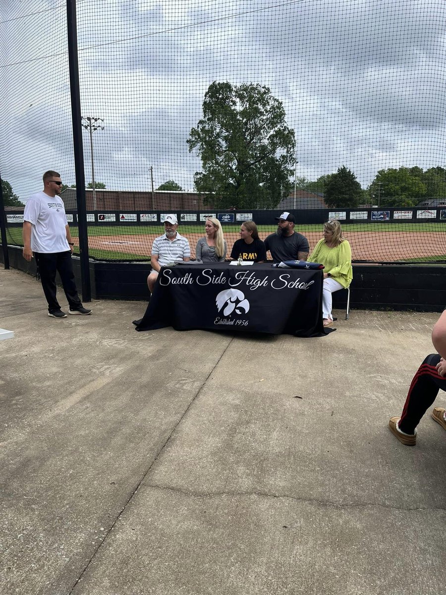 SSHSHawks's tweet photo. Congratulations to Callie Ramsey on signing with the National Guard! You are so awesome! We are very proud of you!! 
As Coach Mason Taylor said “GO ARMY, BEAT NAVY!” 🫡💪🏼 (1/2)
#HawkNation https://t.co/qDRfkxGS9b