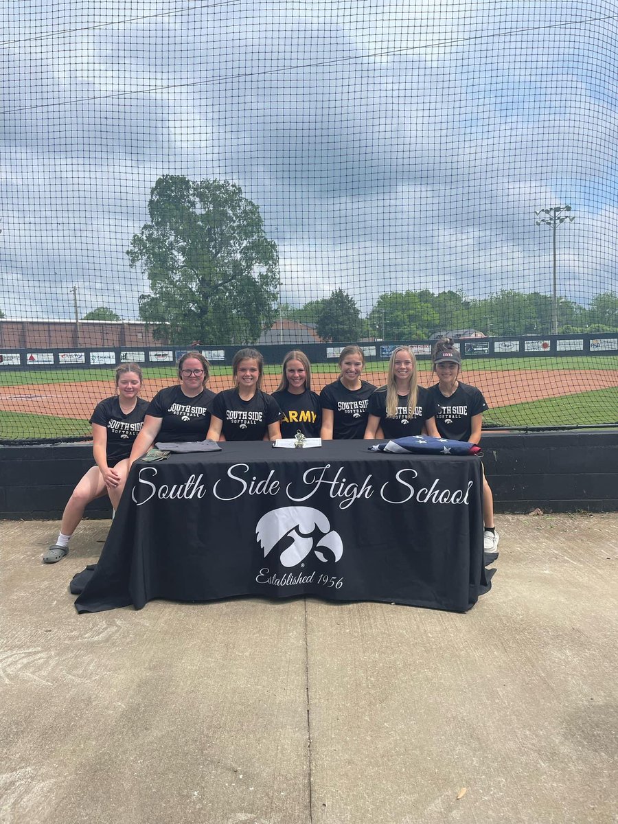 Congratulations to Callie Ramsey on signing with the National Guard! You are so awesome! We are very proud of you!! (2/2)
#HawkNation