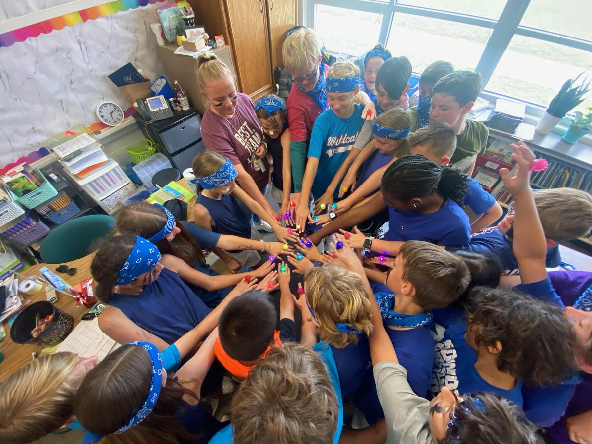 booklove717's tweet photo. We celebrated our hard work on STAAR with a 5th grade kickball tournament this week. Anderson's All Stars are the Champions! #ilovemystudents #ilovemyjob #lookatthatbling https://t.co/xwCcfERwS0