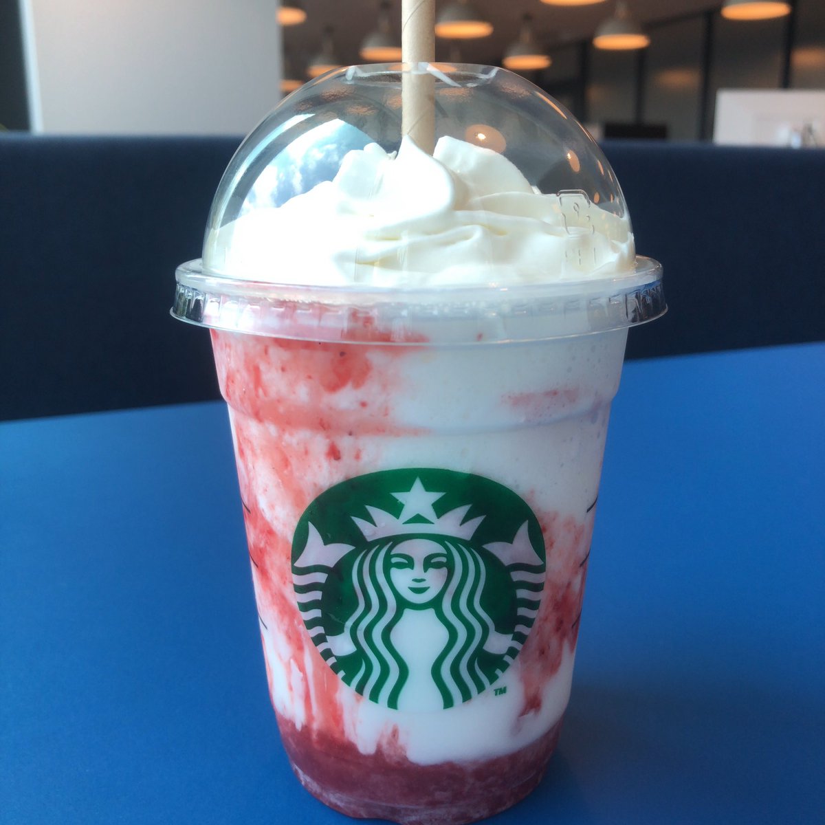 nobu_105's tweet photo. スタバのストロベリーフラペチーノ
#スタバ #スターバックス #ストロベリーフラペチーノ https://t.co/r8r1ISyOTs