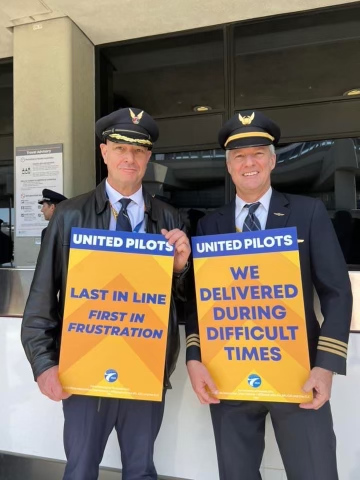 AlaskaPilots's tweet image. Today @AlaskaPilots proudly stood shoulder to shoulder with @UnitedPilots to demonstrate solidarity and determination in achieving a fair and industry-leading contract. We are stronger unified!

#unitedpilotsunite #ContractFirstUnitedNext #ALPAPilots