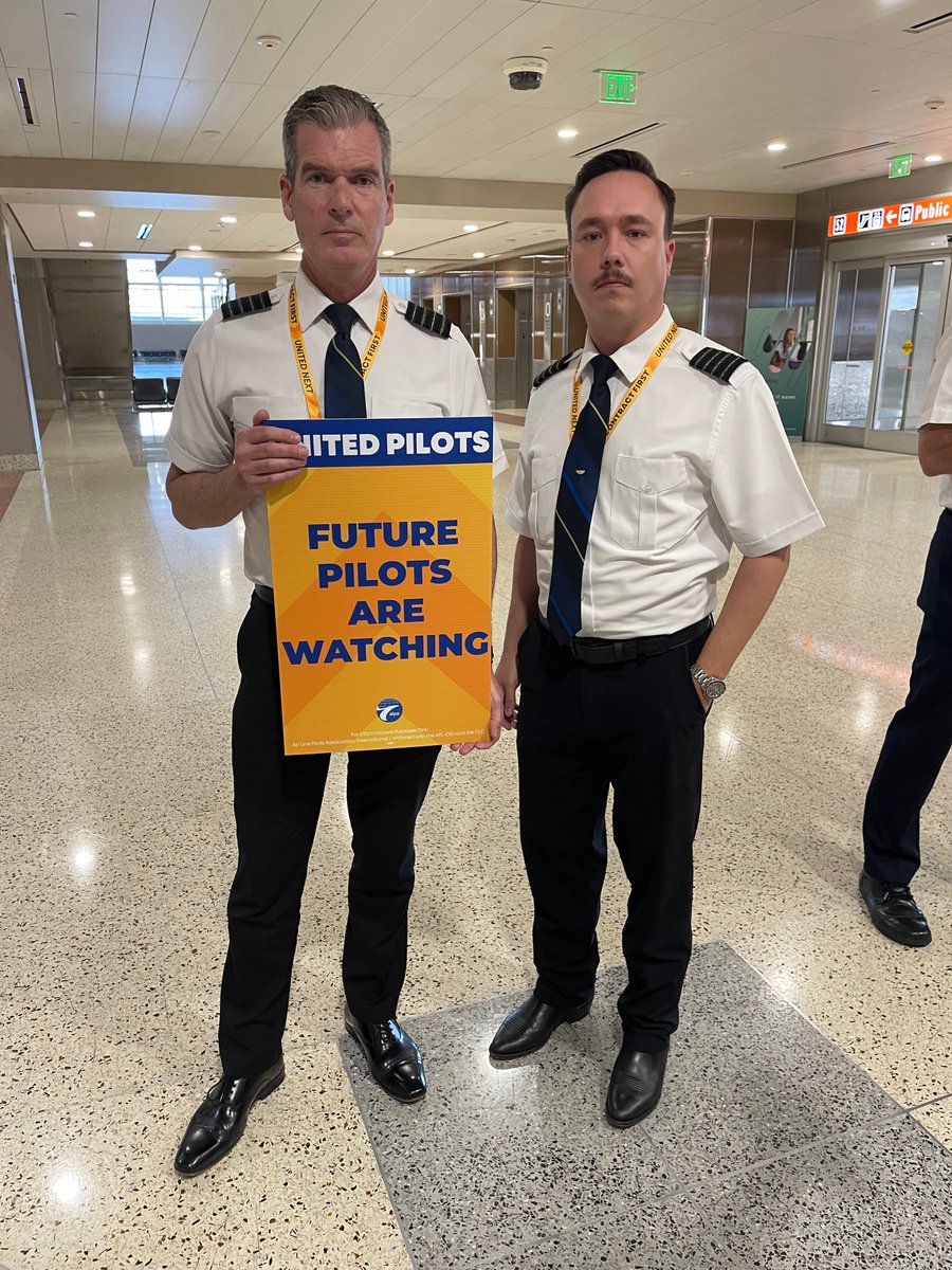 AlaskaPilots's tweet image. Today @AlaskaPilots proudly stood shoulder to shoulder with @UnitedPilots to demonstrate solidarity and determination in achieving a fair and industry-leading contract. We are stronger unified!

#unitedpilotsunite #ContractFirstUnitedNext #ALPAPilots