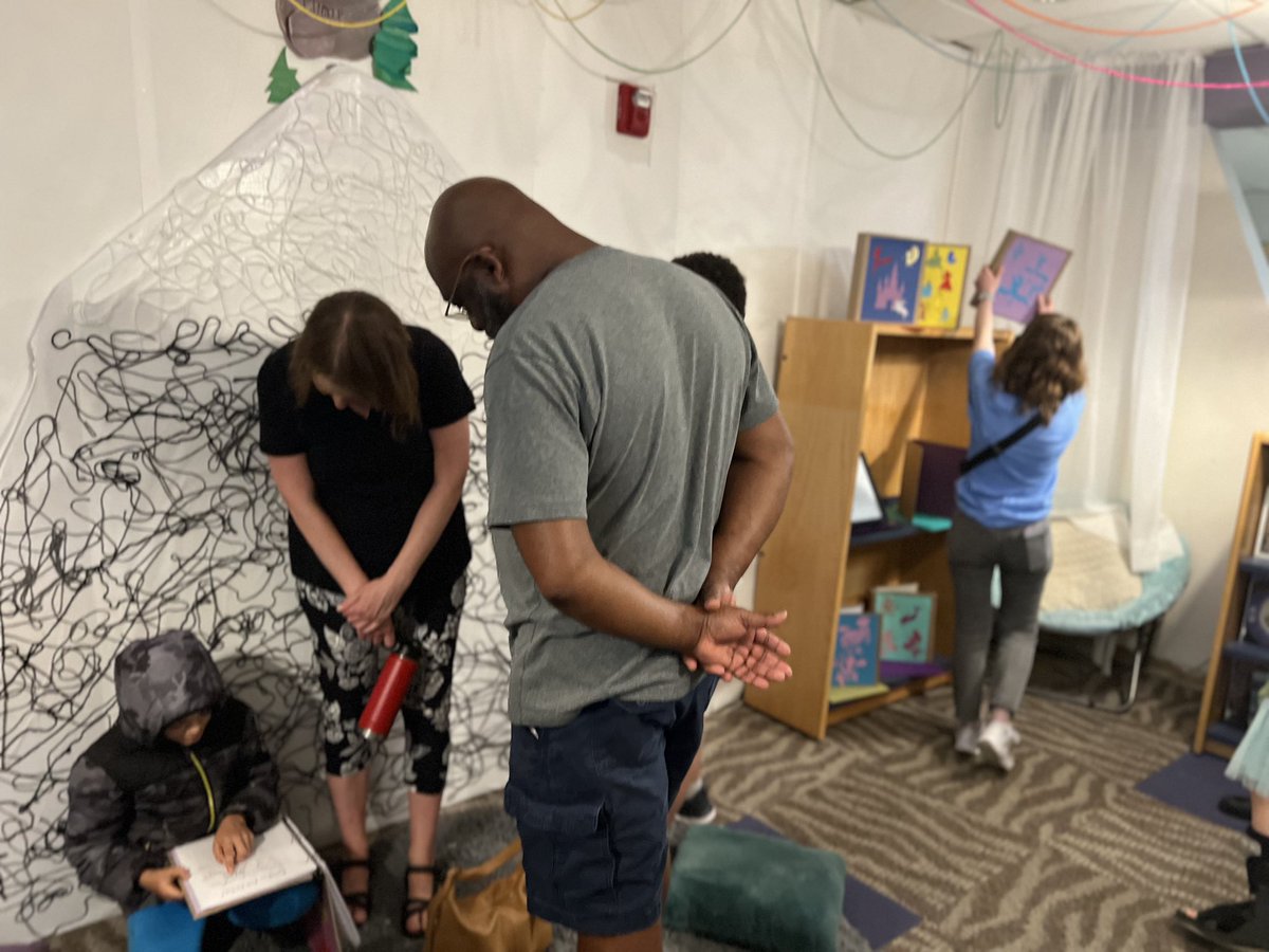 mrhelemschool's tweet photo. An exciting evening at MRHE! Last night we welcomed our community to our exhibit opening! They were amazed by our students stunning artwork, innovative projects, and captivating presentations! #LearningONdisplay #SCHOOLasAmuseum #GRACEandGRATITUDE https://t.co/Ia6fB6iSOf