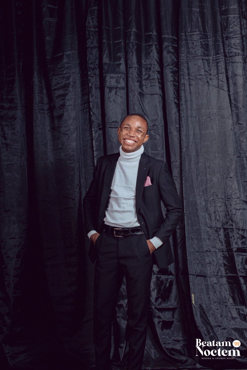 ParkuEvame's tweet photo. Y’all. It’s a blessed, unique, wonderful man’s birthday todaaayyyyyyy.🥳🥳🥳❤️🔥😁💫 My optometrist!😌 Happy birthday Bro @Edem_Smile #SignatureSmile https://t.co/RT86vdln6U