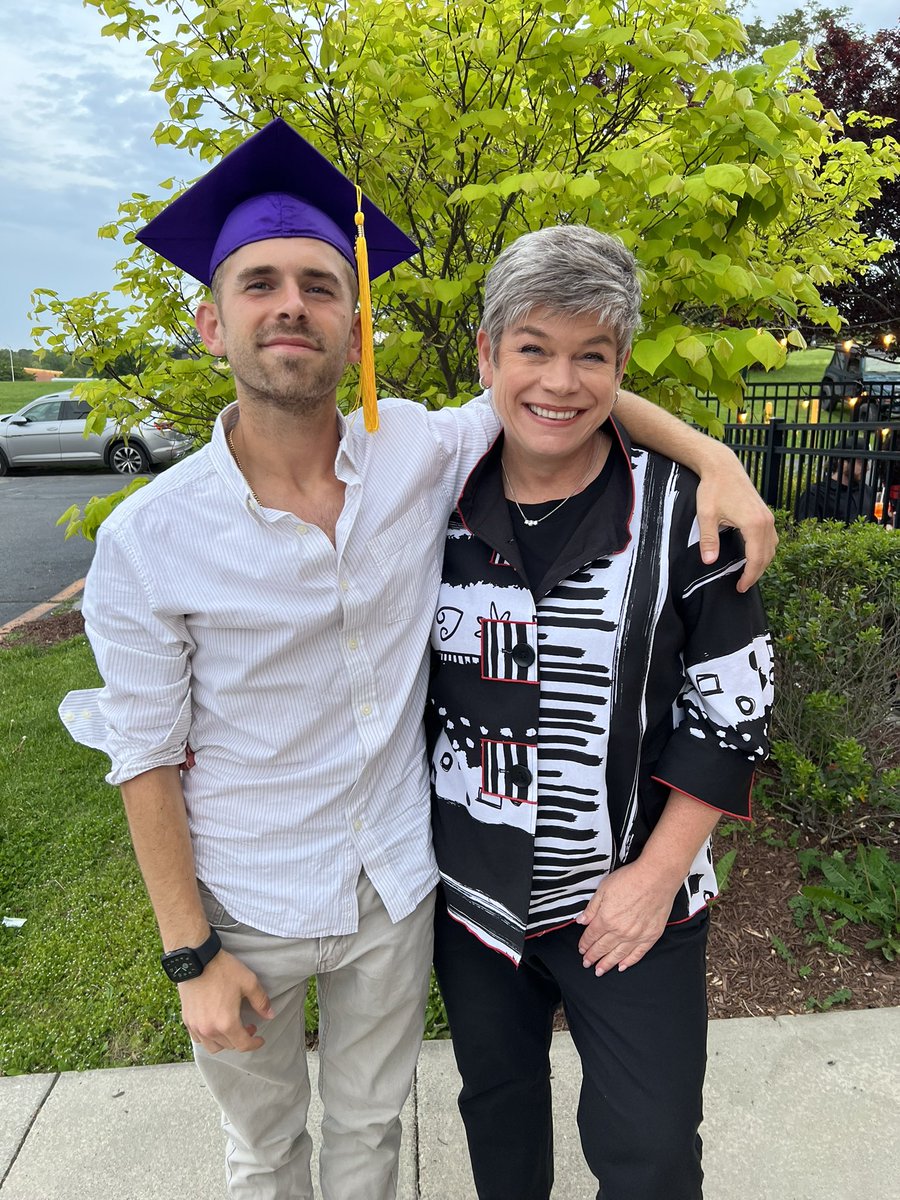 nathan_white2's tweet photo. Late>never 🎓💜 https://t.co/DkIRoJOJ6O