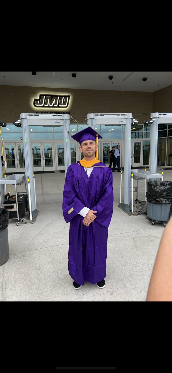 nathan_white2's tweet photo. Late>never 🎓💜 https://t.co/DkIRoJOJ6O
