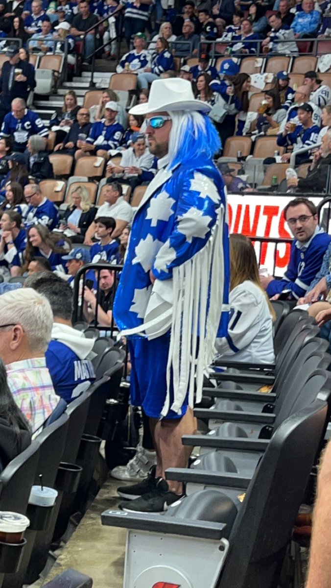 Bluds been waiting 19 years to wear this fit #torontomapleleafs