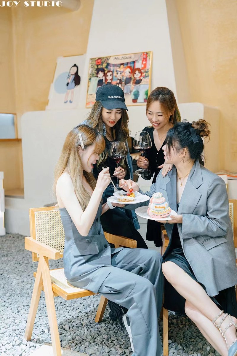 Vfuminhui0035's tweet photo. 感谢姐妹们的祝福，正式开始营业啦 https://t.co/cAAtiBba78