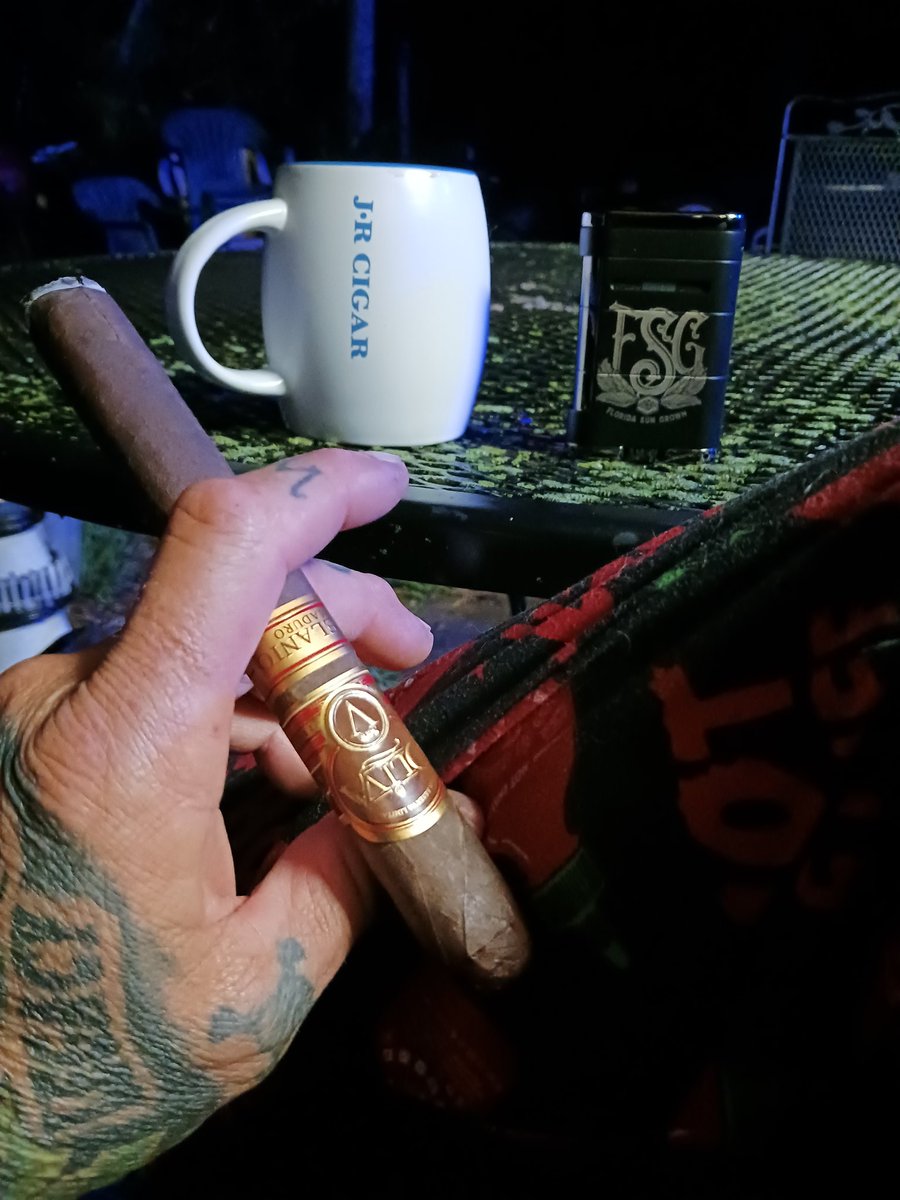 RogerKHolley1's tweet photo. It's relaxing time...
@OlivaCigar
#eightoclockcoffee https://t.co/3JXawTTlu6