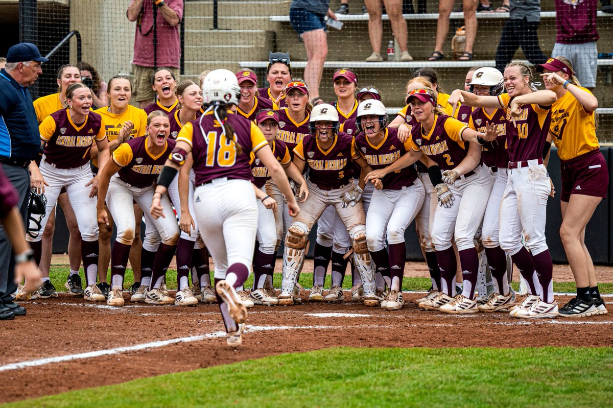 CMUSoftball's tweet image. “Saying goodbye doesn’t mean anything. It’s the time we spent together that matters." – Trey Parker

#FireUpChips🔥⬆️🥎