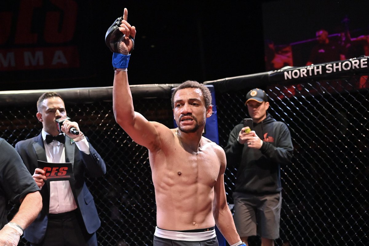 "THE BRUTAL NOODLE" gets it done at #CES73 under the bright lights at <a href="/OfficialNSMT/">North Shore Music Theatre</a>, LIVE on <a href="/UFCFightPass/">UFC FIGHT PASS</a>