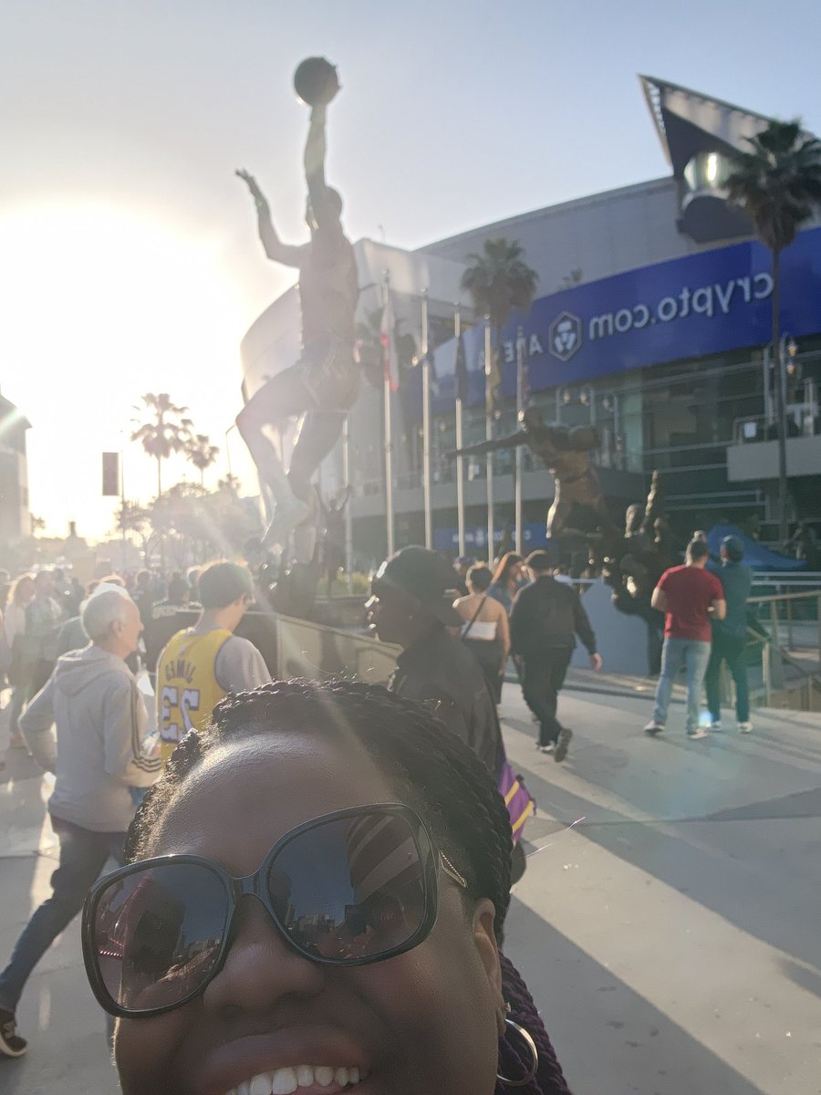 I'm in a 'treat yo self' kind of mood for Mother's day. So why not head to the Lakers game? Also might see the NBA ambassador 😉
#SUGA #NBAPlayoffs    #LakersVsWarriors #Game6