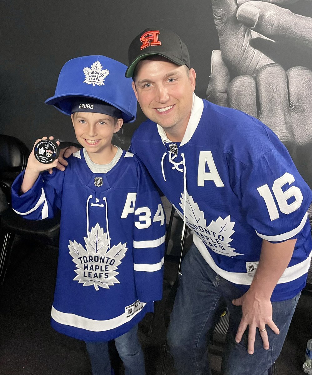 Jtimbit's tweet photo. Hockey Bro’s #LeafsForever https://t.co/6ZzgToqLNf