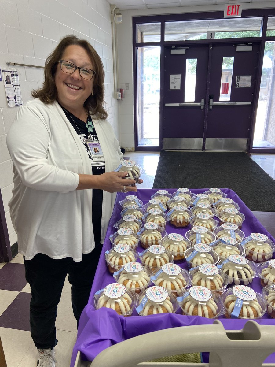 ELGINISD_EIS's tweet photo. Nothing Bundt the Best gets Nothing Bundt Cakes to wrap up teacher appreciation week!! We 💜 our Wildcat teachers!!!! #FinishSTRONG #TheIntermediate #OTOTOF https://t.co/riGDXmXpAl