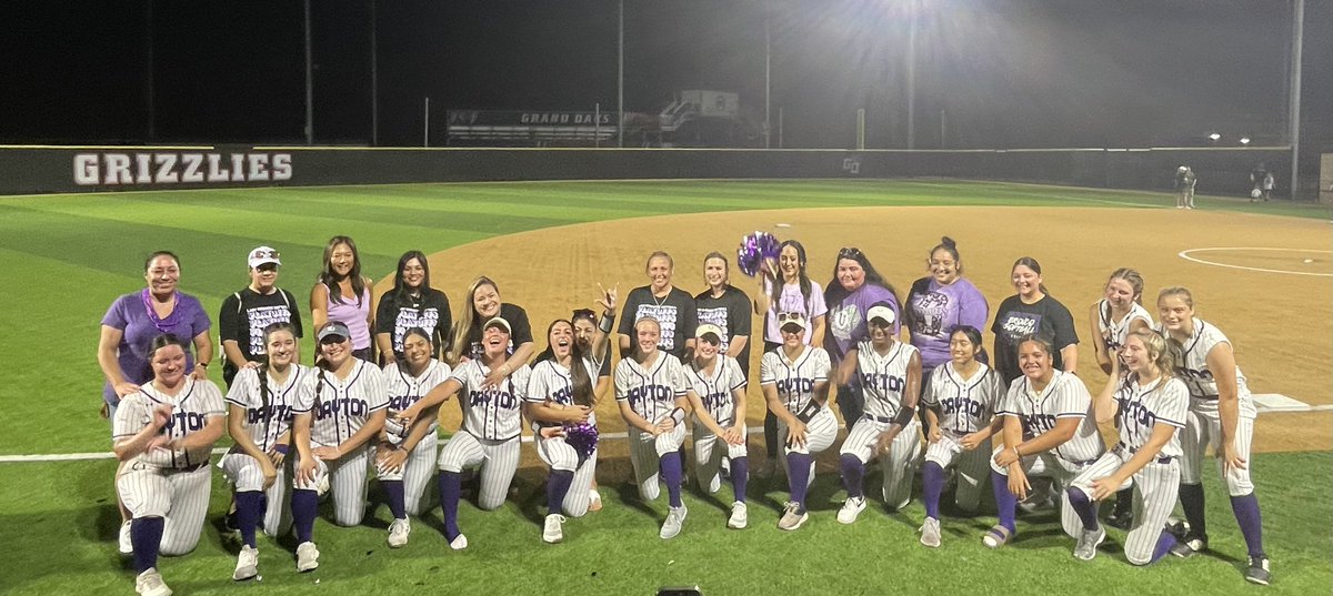 daytonbroncos1's tweet photo. Lady Broncos Win!!! Congratulations!  4th round! #KTA https://t.co/KhJemRaUnL