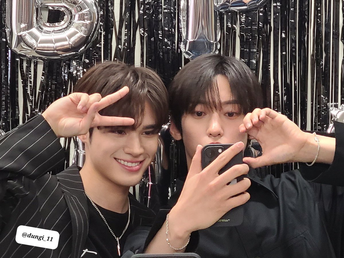 statuesquejay's tweet photo. kamjay friendship >>> must protect these two 💗 https://t.co/ySLlf8sEUG
