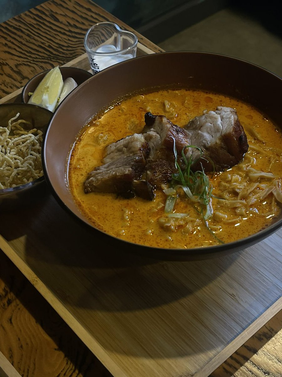 DistanceMagic's tweet image. There are not many inexpensive food near townhall, this is definitely the fighter in the inexpensive
The combination of Japanese ramen and Thai style is very new
There are more Thai dishes on the menu. Definitely worth a visit!