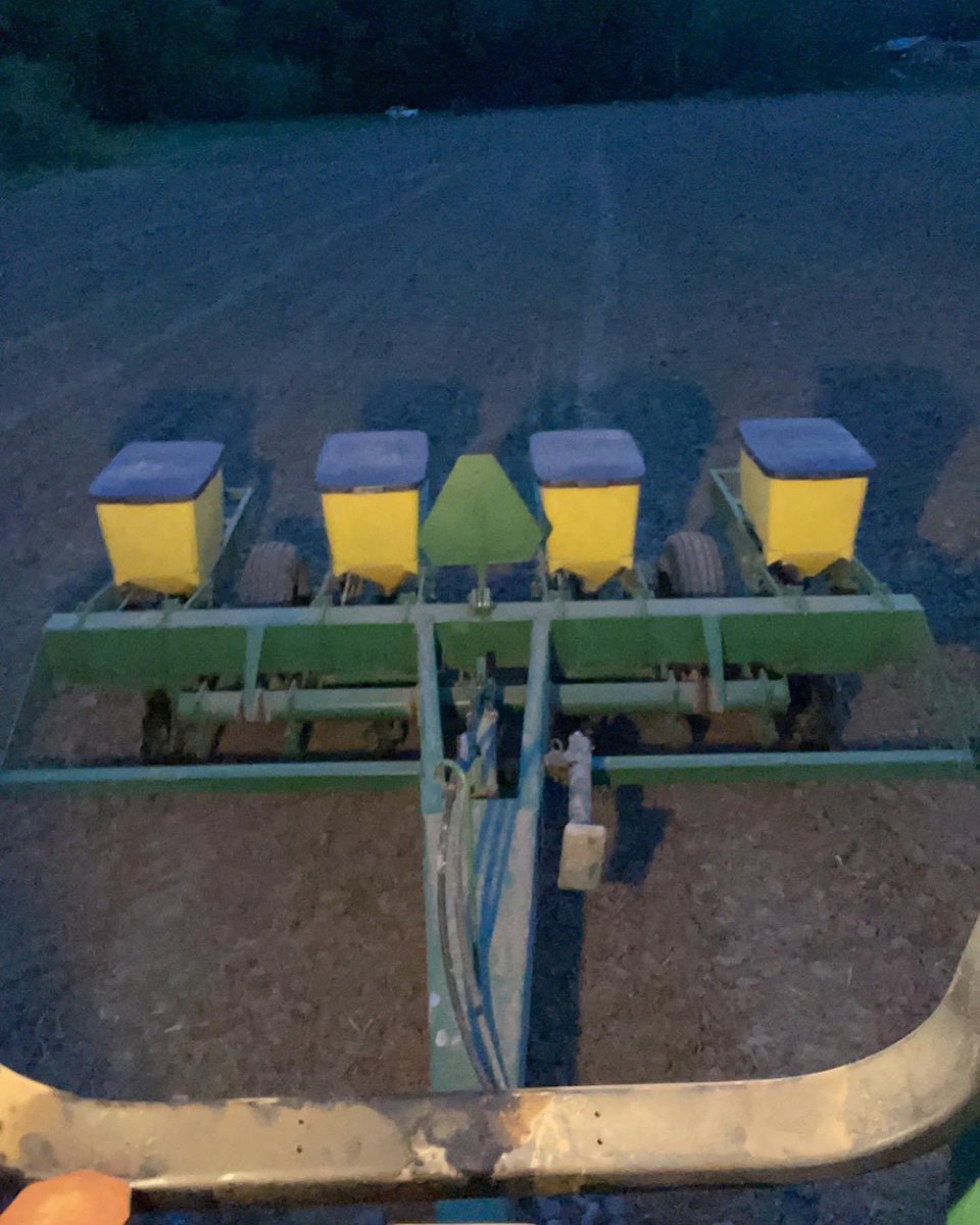 Buck_Chasers's tweet photo. Well play time is over and back to the grind. A lot of long hours and late nights getting that yellow gold in the ground. #foodplots #guidelife #cornfields #beanfields #deerhunting #hunting #reapwhatyousow #deerfoodplots https://t.co/iWdrs5m4RA