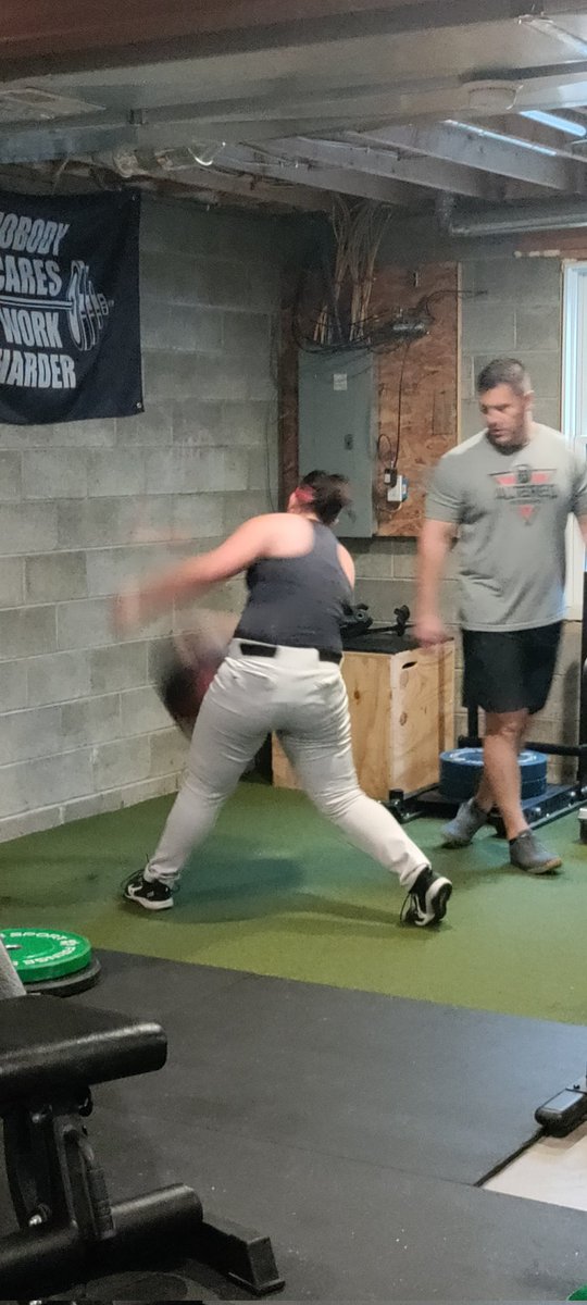 ally_sb2025's tweet photo. Started with a new personal trainer tonight. Putting in that extra grind. #PersonalTraining #softball #softballcatcher #gains https://t.co/ECtOz2slPr