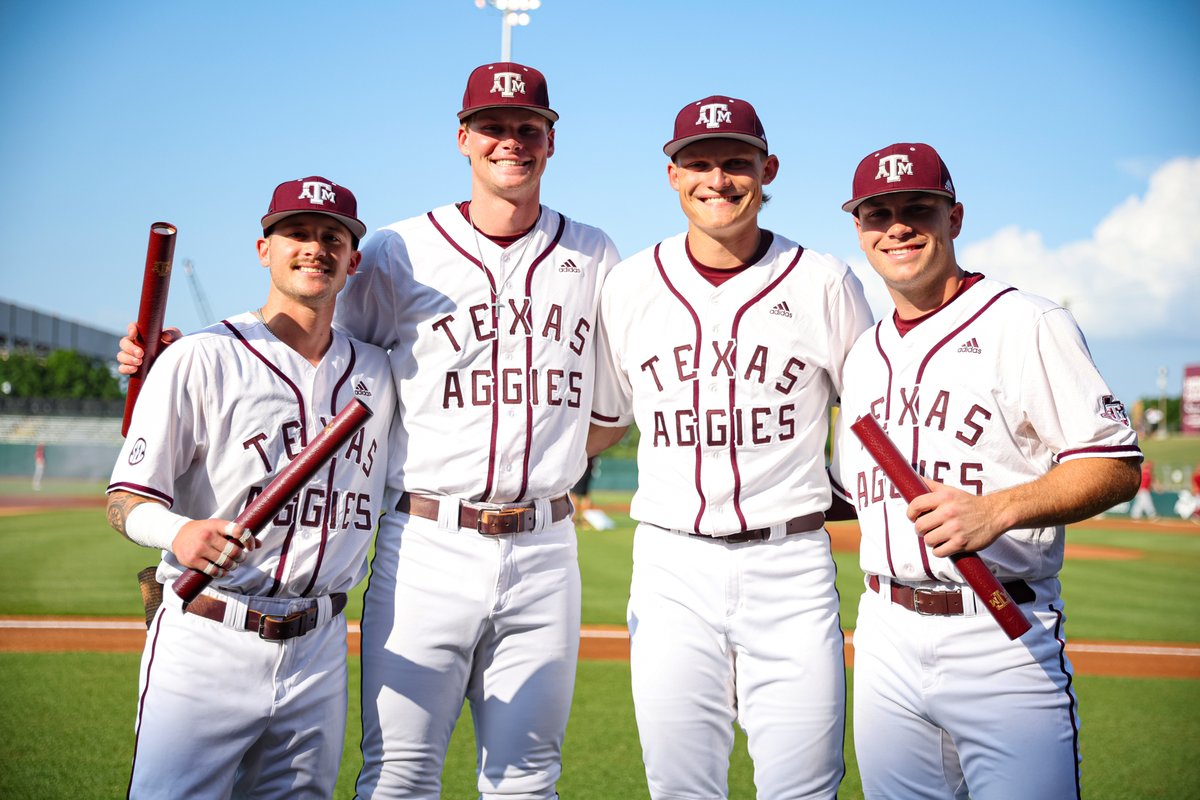 Fightin' Texas Aggie Graduates 🎓

Congrats &amp; #GigEm 👍