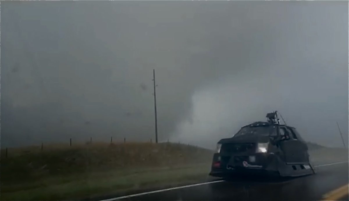 Live Storm Chasers on Twitter "NEW photos of the LARGE tornado west of