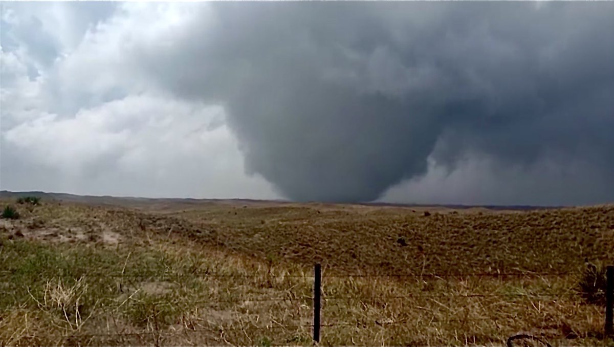Live Storm Chasers on Twitter "NEW photos of the LARGE tornado west of
