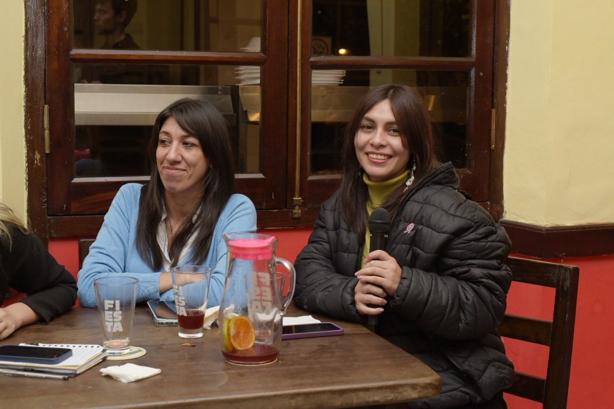 🍻🗳️ ¡La emoción se sintió en <a href="/beerspolitics/">Beers&Politics</a>! 🤩

 Compartimos ideas y debatimos temas de actualidad con nuestros organizadores. ¡Fue genial ver cómo se animaron y debatimos!💪🏼