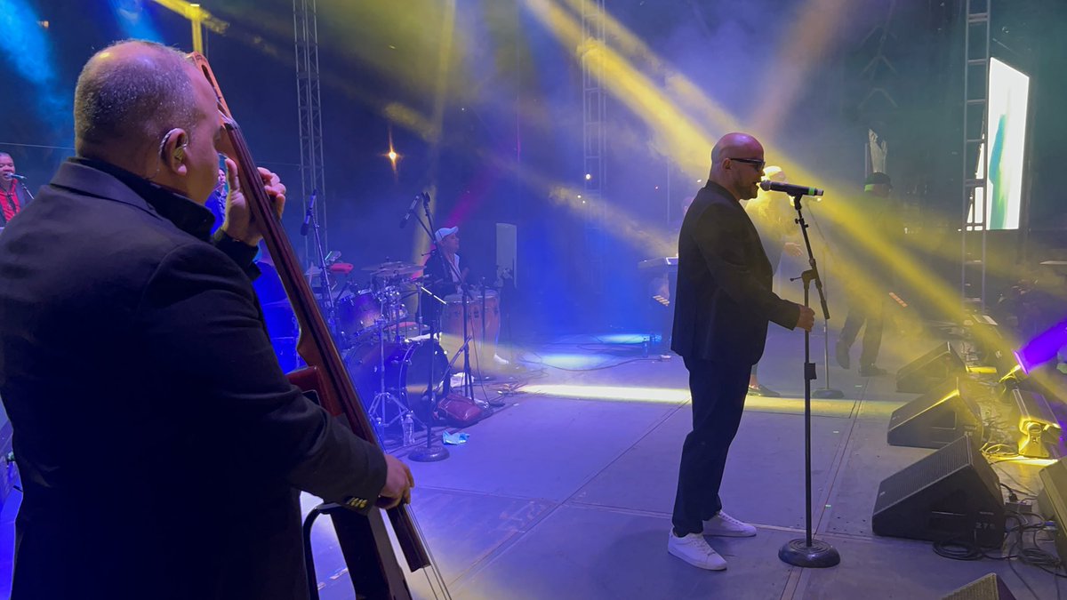 argelconcheiro's tweet photo. 16 mil personas bailaron hoy disfrutando a Los Van Van y Jorge Carmona.
#LaCiudadQueLoTieneTodo https://t.co/D1DEbtKFv4