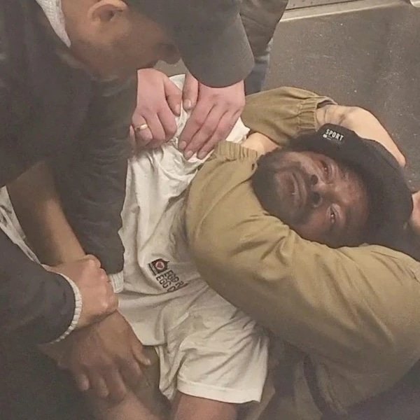 PruteanuTeodoru's tweet photo. Why this happen to my homeless father in America?
Miss. 
Alina-Georgiana Pruteanu-Teodoru 
E-mail me back please 
I need an answer 
Thank you. https://t.co/OTmGEddzMP