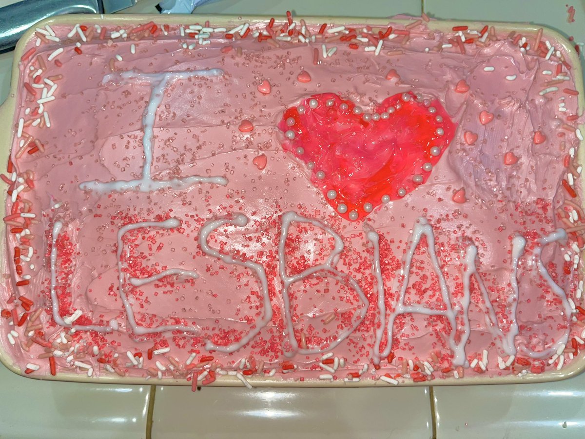 ketang3l's tweet image. lesbian cake