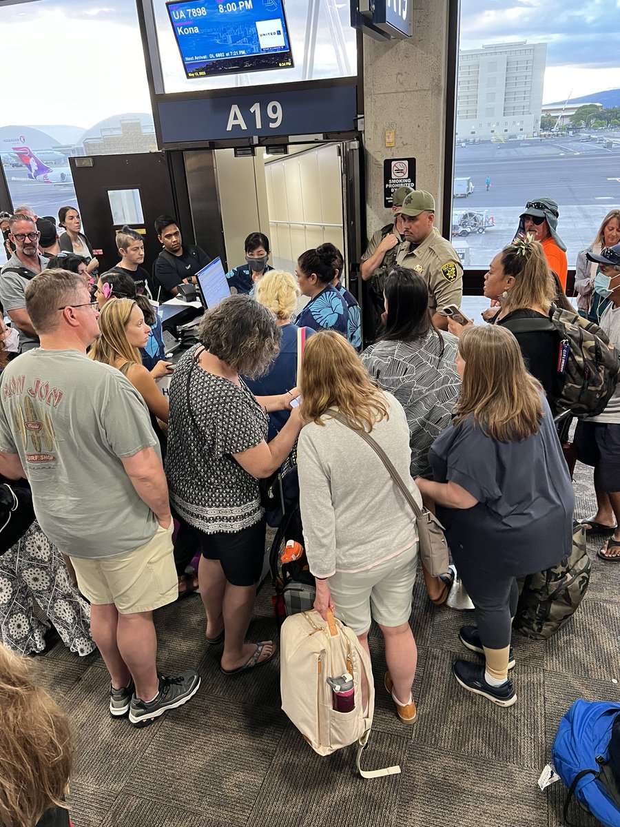 Hawaiian Airlines debacle leads to Sheriffs Deputies guarding HA employees at A19 as IT glitch delays multiple flights. Gate agents are scrambling along with passengers who can’t find which gates and which flights? <a href="/HawaiianAir/">Hawaiian Airlines</a>