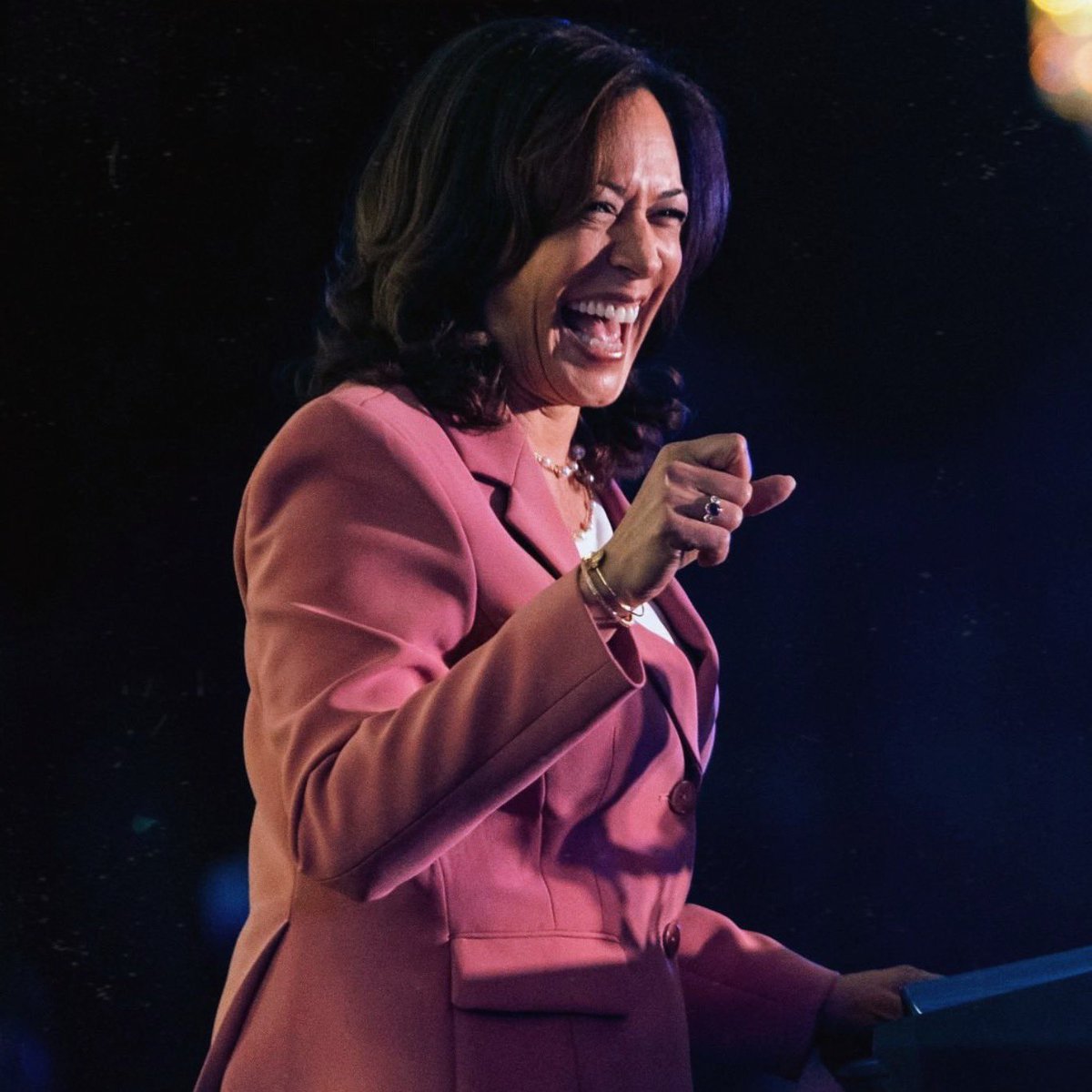 Spreading <a href="/VP/">Vice President JD Vance</a>’s contagious smile. 🩷

📸: Elijah Nouvelage