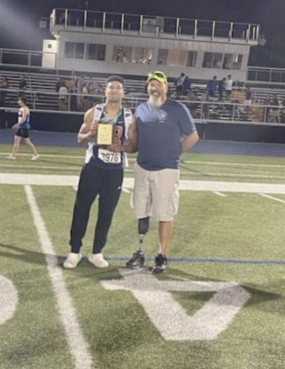 KauanBento18's tweet photo. Had a great meet tonight winning the 100m and 200m while running 2 PRs of 10.87 and 22.11 respectively and I feel extremely thankful and very honored for being selected and awarded as Running Athlete of the Meet at the Coaches Twilight
Invitational! https://t.co/i0ZGEWVz5X