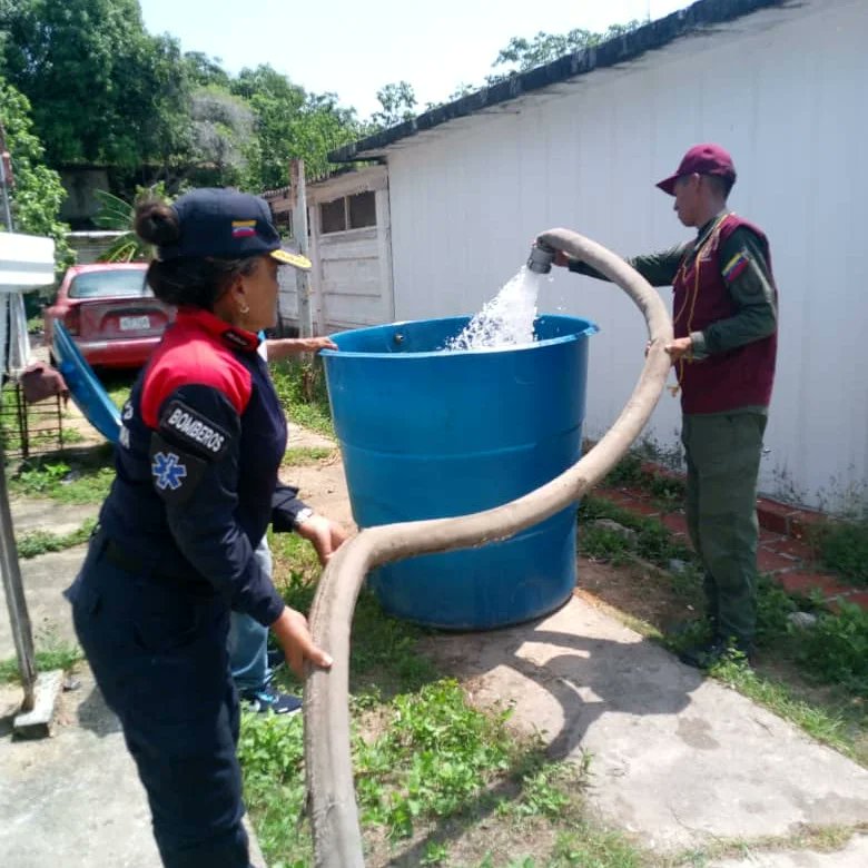 OBomberosjjmora's tweet photo. #12May
#SNGR/BN
REDAN CENTRAL
ZOEDAN CARABOBO
JUAN JOSÉ MORA
Continúa abastecimiento de agua en #Invepal hoy más de 33 mil litros.
@Alirio10sanchez
@CentralReedan @Perez_Ampueda @BJuanGonzalez @zoedancarabobo @VGRPC_
@VipresegOficial
#DiplomaciaUniónYCrecimiento https://t.co/j0Cr75gCE0